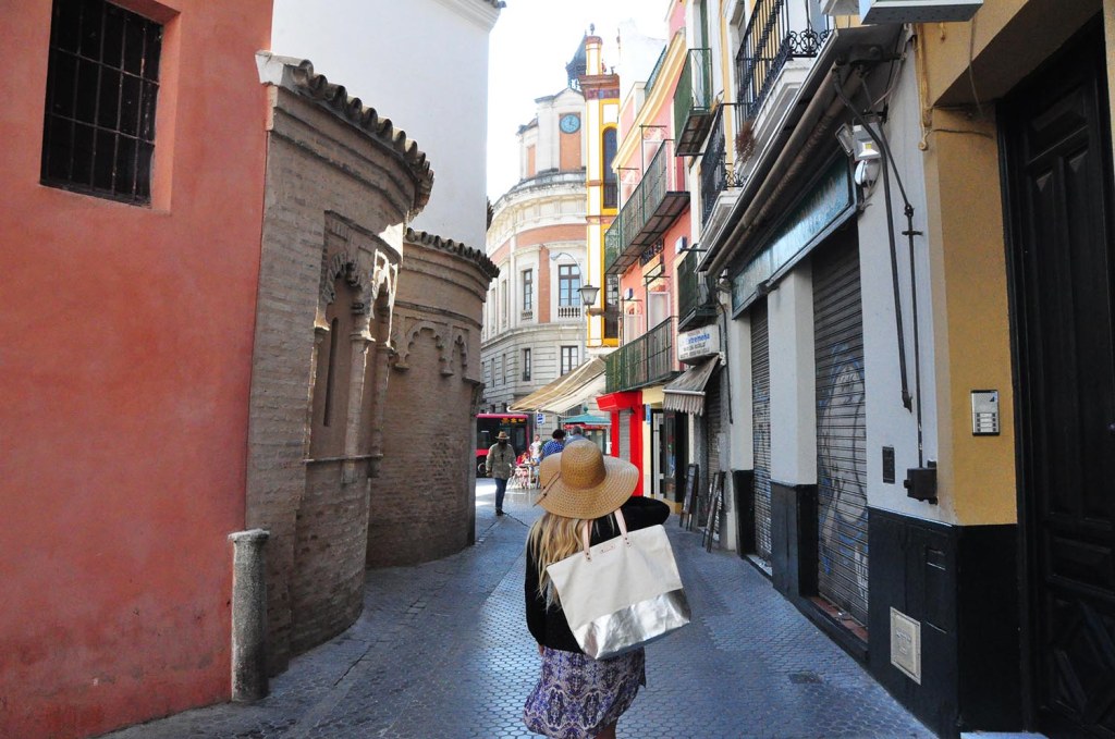 How one girl created Soi 55 Lifestyle to help her travel the&nbsp;world